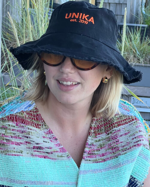 Sort panama hat med orange broderi